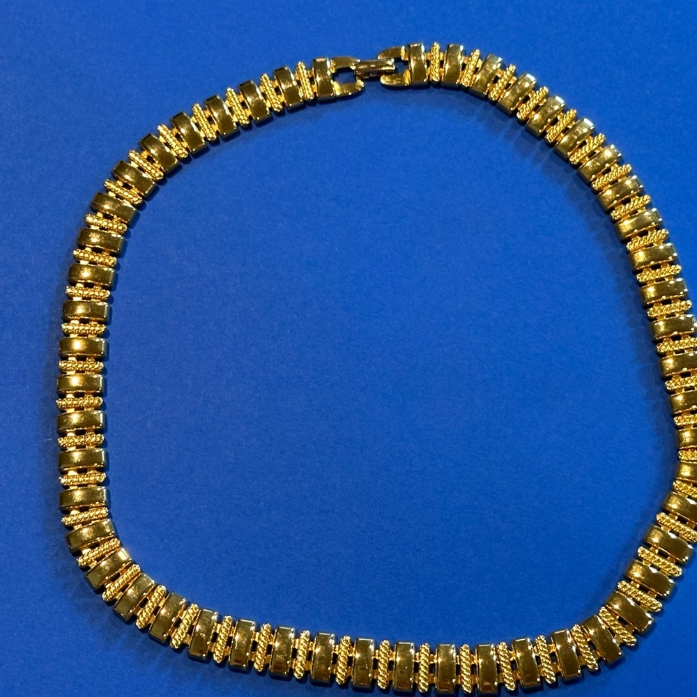 Napier gold tone necklace 18”